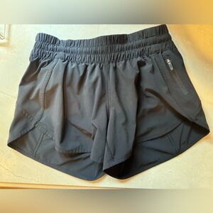 Lululemon low rise 4” shorts